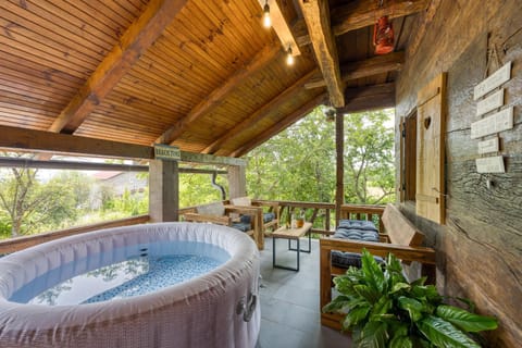 Natural landscape, Hot Tub, Balcony/Terrace, Garden view