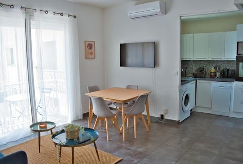 TV and multimedia, Dining area, air conditioner