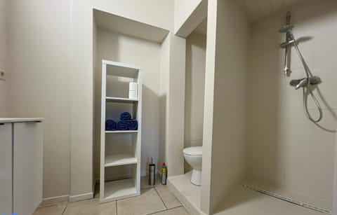 Gare 173A Bruxelles-Charleroi-airport Apartment in Charleroi