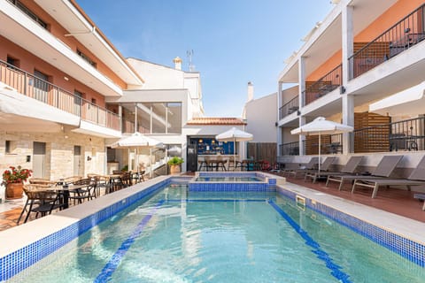 Patio, Day, View (from property/room), Balcony/Terrace, Pool view, Swimming pool, sunbed