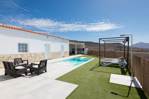 Property building, Patio, Spring, Day, Natural landscape, Mountain view, Pool view, Swimming pool, sunbed