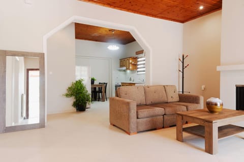 Living room, Seating area, kitchen