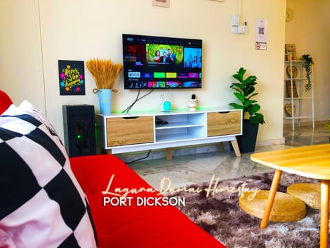 Communal lounge/ TV room, TV and multimedia, Living room, Decorative detail, Decorative detail, Seating area, Evening entertainment, Entertainment, Family, hair dresser, locker, air conditioner
