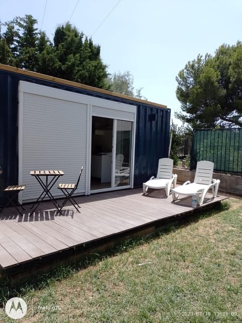 Property building, Garden, Garden view, sunbed