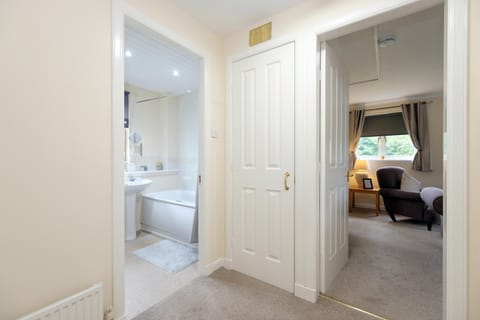 Pure Apartments Commuter- Dunfermline South Apartment in Dunfermline