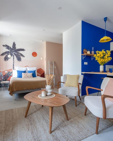 Bed, Living room, Photo of the whole room, Seating area, Bedroom