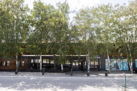 Property building, Patio, Facade/entrance, Day