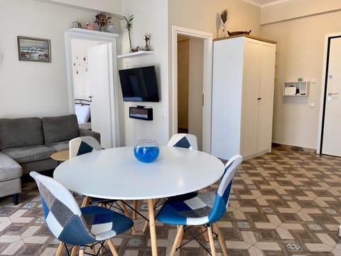 TV and multimedia, Seating area, Dining area