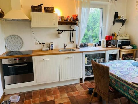 Coffee/tea facilities, Kitchen or kitchenette, Dining area, dishwasher, minibar, pet friendly, stove, toaster