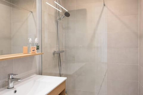 L43 Suite Maurice sea view 6Pax/Terrace,Parking,AC Apartment in Nice