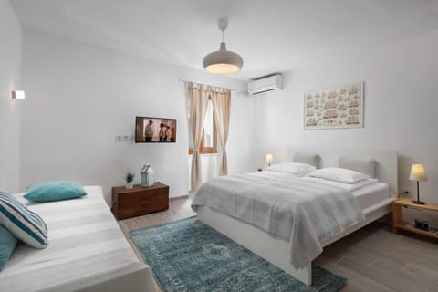 Bed, Bedroom, air conditioner