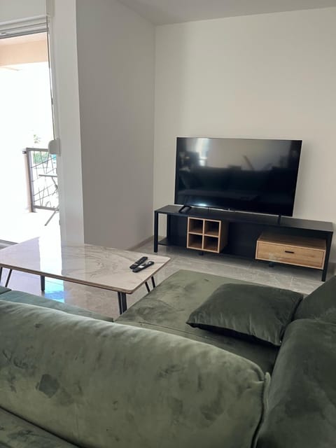 Communal lounge/ TV room, TV and multimedia, Living room, Seating area