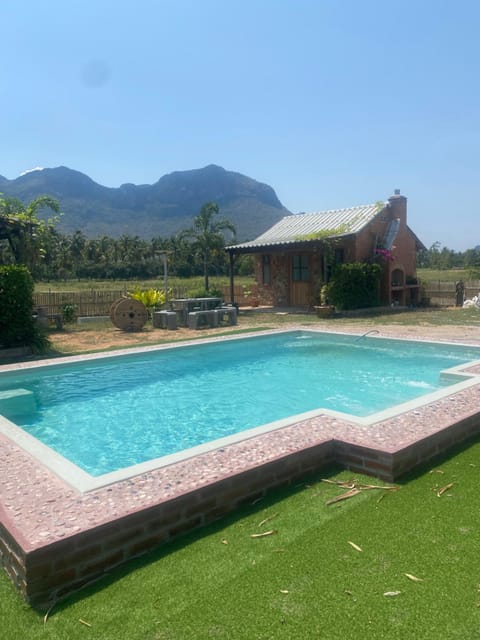 Mountain view, Pool view, Swimming pool