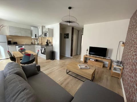 TV and multimedia, Kitchen or kitchenette, Living room, Seating area, Dining area, minibar, pet friendly, stove