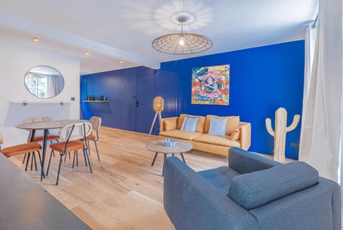 Living room, Seating area