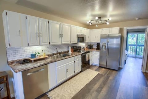 Kitchen or kitchenette, dishwasher, minibar, pet friendly, stove, toaster