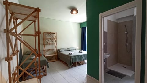 Bedroom, towels