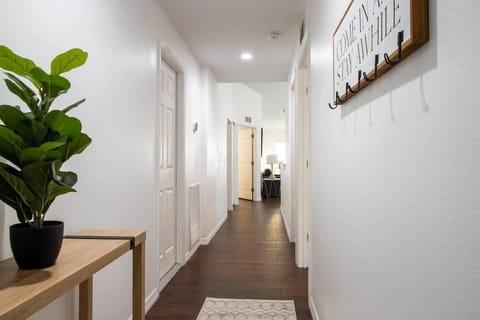 Entire Modern Home in Dade City House in Dade City