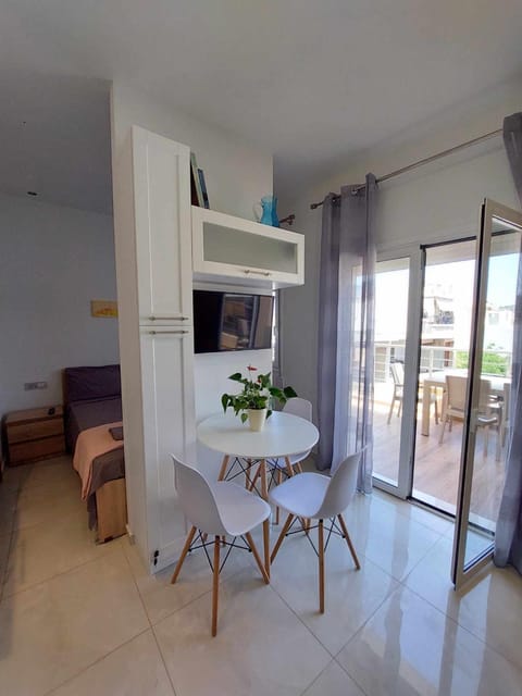 Communal lounge/ TV room, Dining area