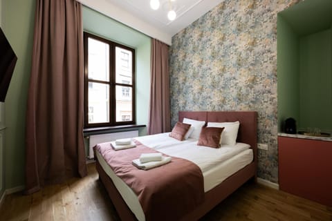 Bed, Photo of the whole room, towels