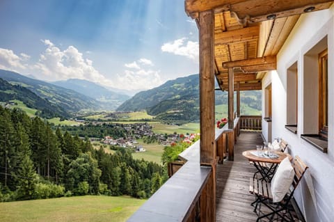 Spring, Day, Natural landscape, View (from property/room), Balcony/Terrace, Seating area, Mountain view