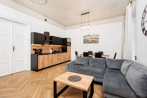 Kitchen or kitchenette, Living room, Seating area, Dining area