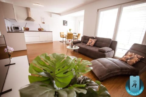 Seating area, kitchen
