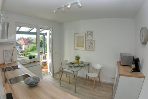 Kitchen or kitchenette, Seating area, Dining area, minibar