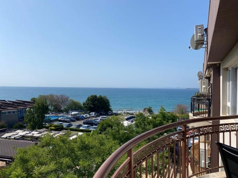 Property building, Day, Natural landscape, View (from property/room), Balcony/Terrace, Sea view, Parking