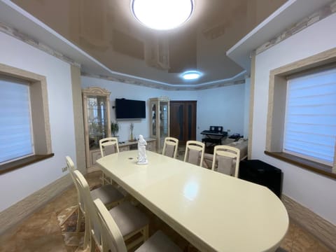 Communal lounge/ TV room, TV and multimedia, Living room, Seating area