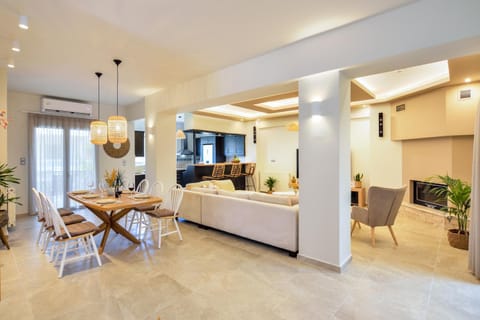 Living room, Seating area, Dining area