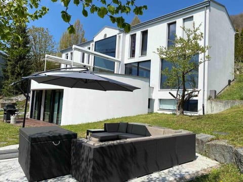 Property building, Spring, Day, Garden, Garden view