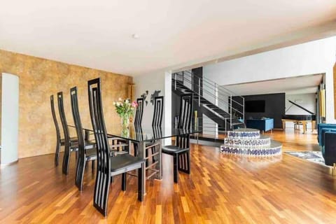 Living room, Seating area, Dining area