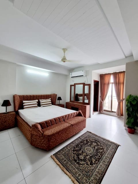Bed, Photo of the whole room, Bedroom, air conditioner