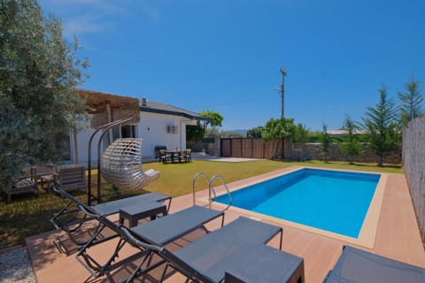 Property building, Patio, Day, Garden, Garden view, Pool view, Swimming pool, sunbed