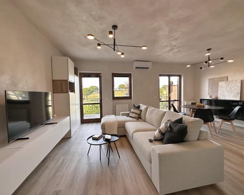 Communal lounge/ TV room, TV and multimedia, Living room