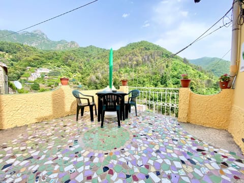 Natural landscape, View (from property/room), Balcony/Terrace, Dining area, Mountain view
