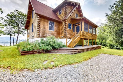 Property building, Day, Natural landscape, Garden, Garden view