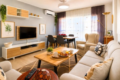 Living room, Dining area, Breakfast