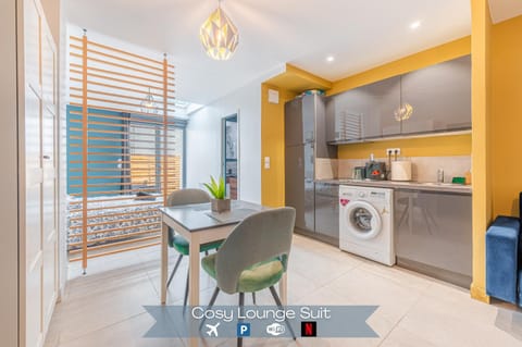 Coffee/tea facilities, Kitchen or kitchenette, Dining area, minibar, stove, washing machine