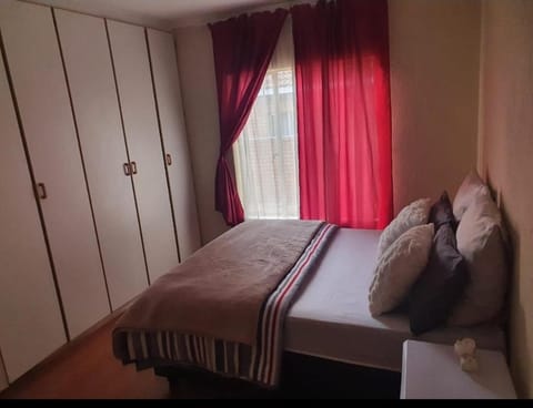 Bed, wardrobe, Internal: Not applicable to any particular room