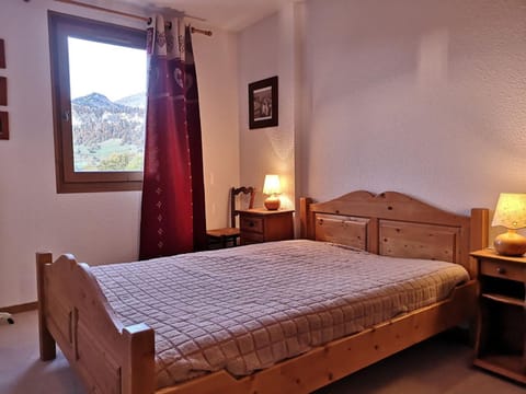 Appartement cosy avec terrasse - 6 pers, proche pistes et commerces, parking inclus - FR-1-595-81 Apartment in Notre-Dame-de-Bellecombe