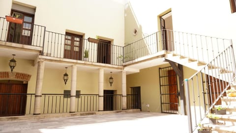 Property building, Day, Balcony/Terrace