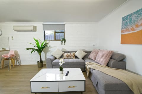 Living room, Seating area, air conditioner