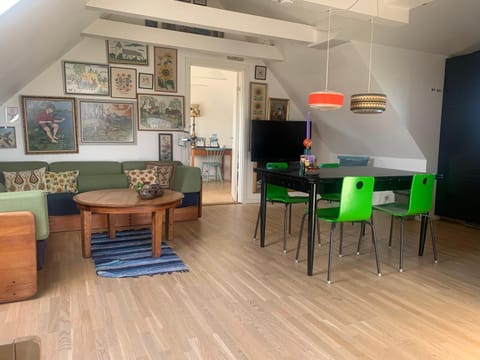 TV and multimedia, Living room, Dining area