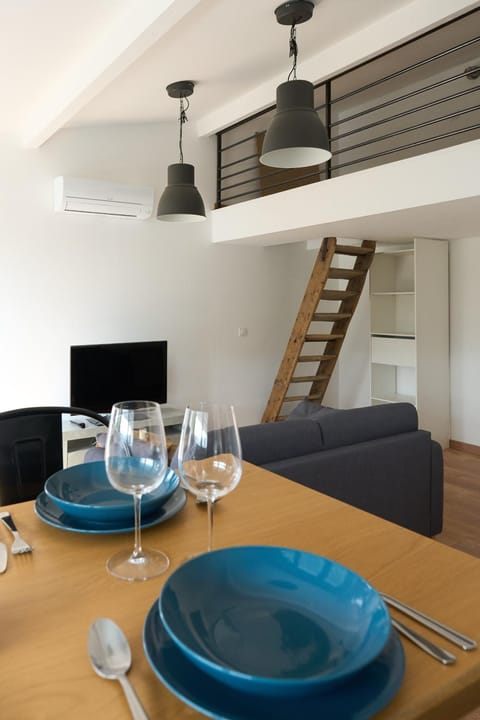 Communal lounge/ TV room, Seating area, Dining area