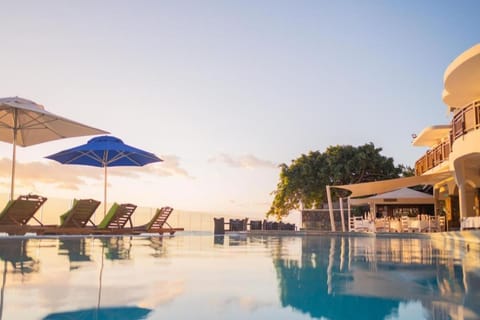 Pool view, Swimming pool, sunbed