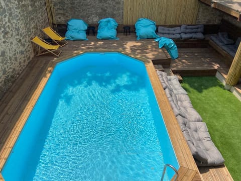 Swimming pool, sunbed