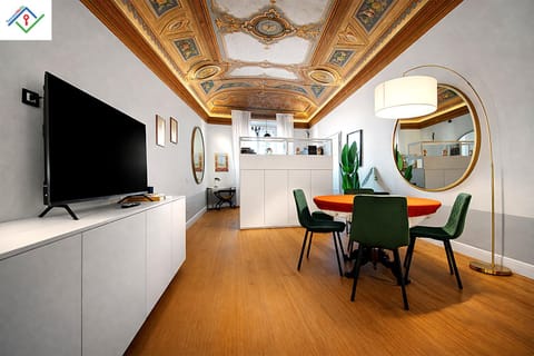 Communal lounge/ TV room, TV and multimedia, View (from property/room), Dining area