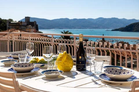 Day, View (from property/room), Balcony/Terrace, Dining area, Sea view